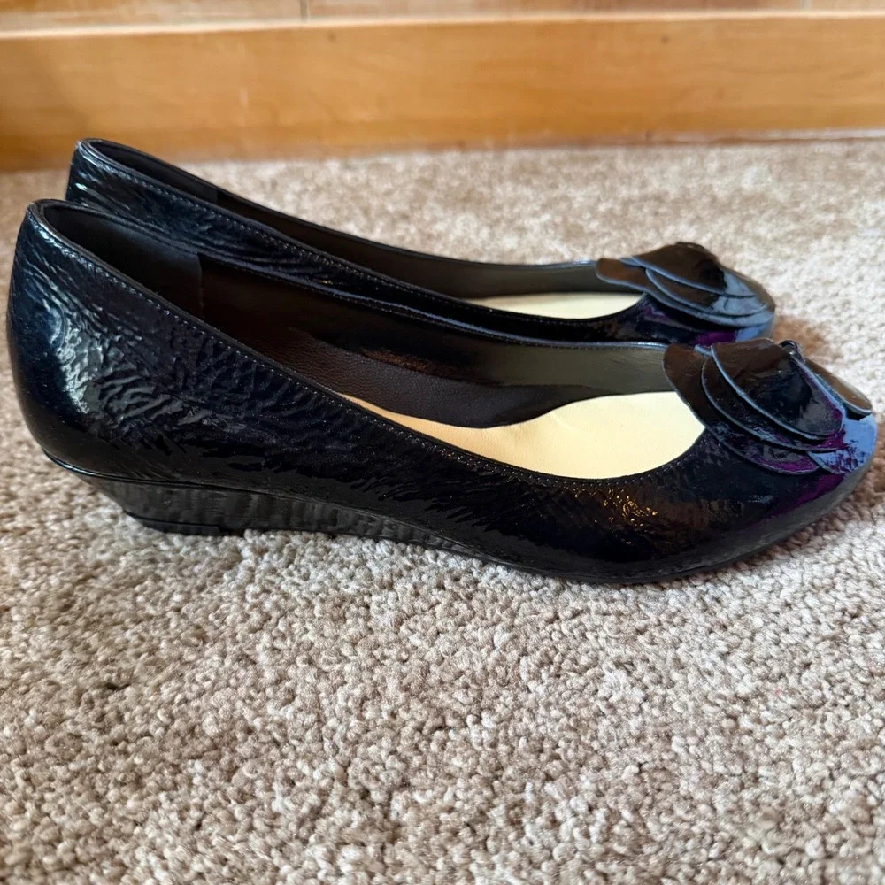 Butter Black Crinkle Patent Leather Rosette Low Wedge Pumps Made in Italy Size 6
